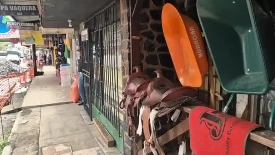 Comercios afectados por desbordamientos en Bugaba