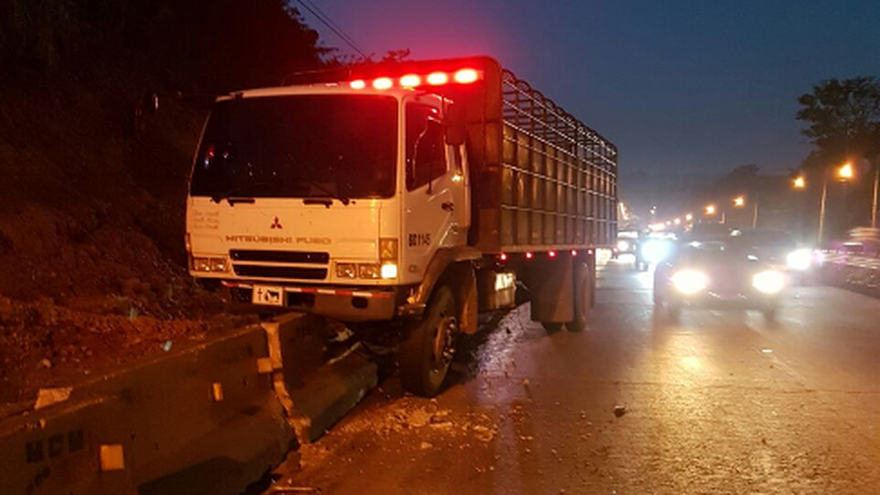 El accidente se dio en la vía Centenario con dirección a la ciudad capital