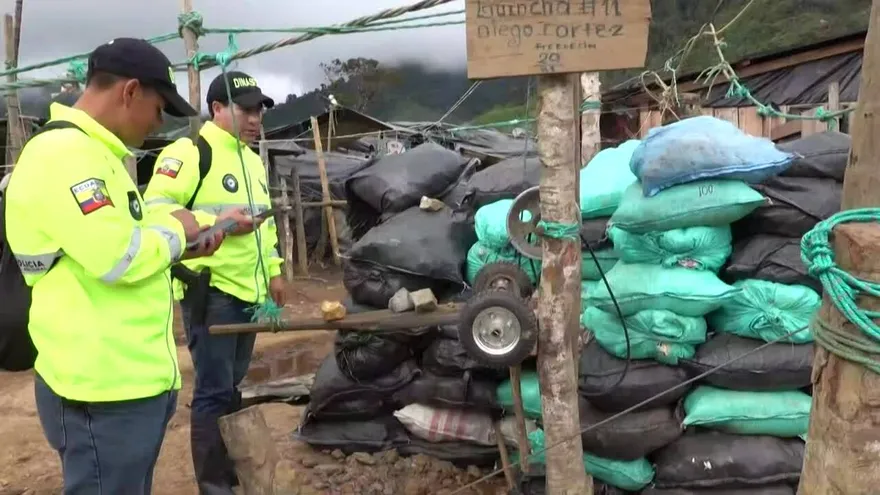 Ecuador, entre la minería a gran escala y la ilegal