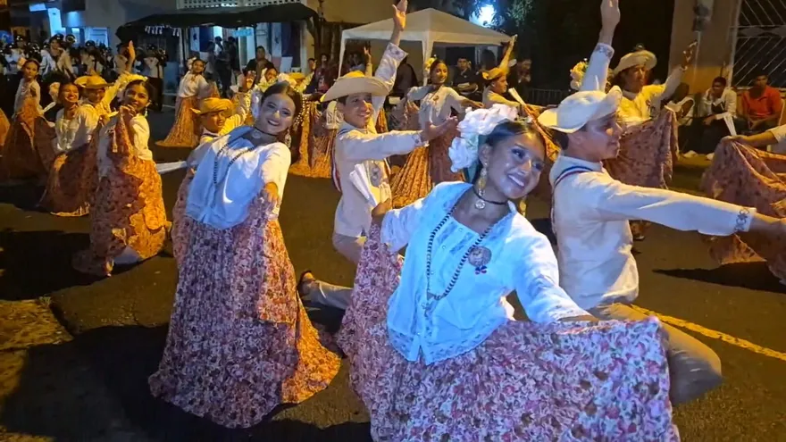 Delegaciones típicas hicieron gala de sus bailes en Antón