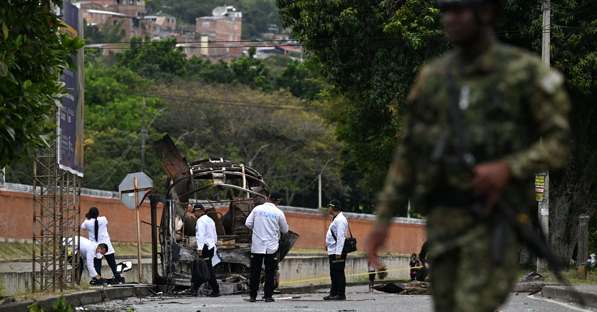 Dos heridos en atentado contra base militar en Colombia, a un mes de las elecciones