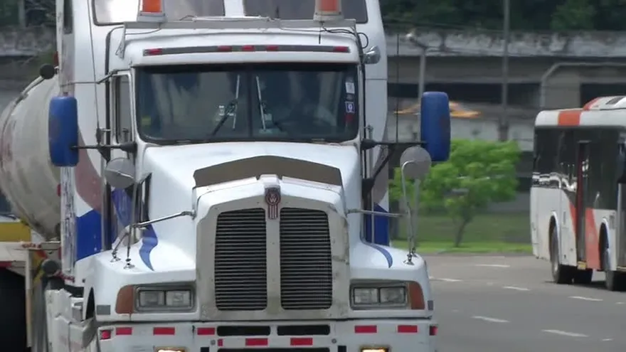 Tránsito de equipo pesado causa molestia