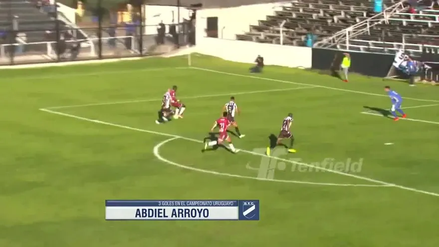 Golazo del panameño Abdiel Arroyo con Danubio en Uruguay