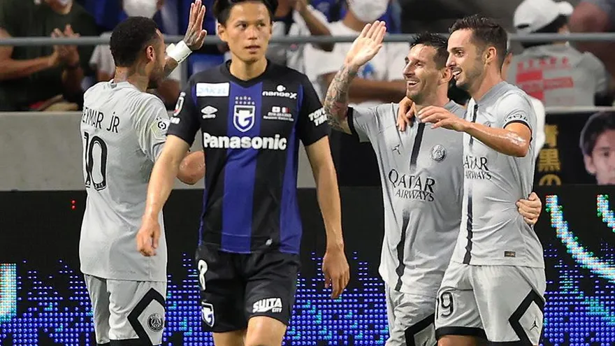 Messi celebra con Neymar