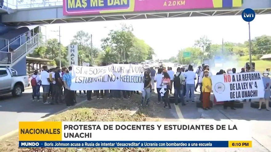 Protestas en contra de la reelección de las autoridades universitarias