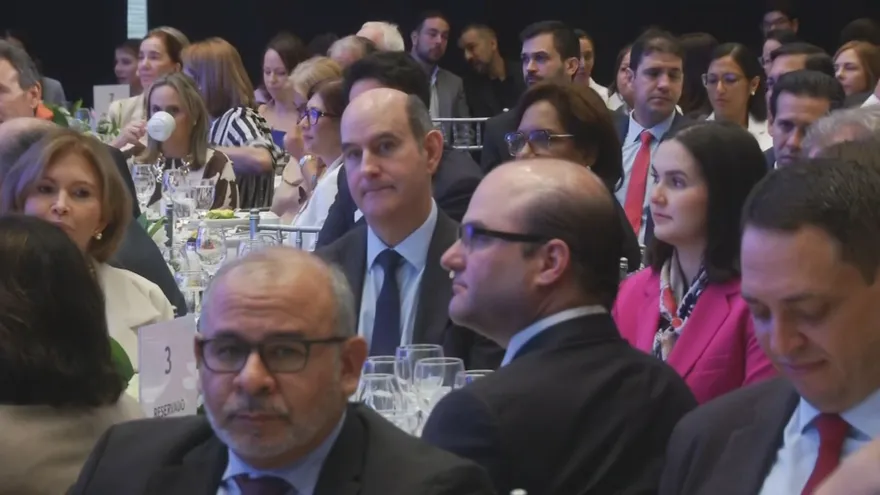 Más de 500 líderes empresariales analizan los retos del liderazgo y la diversidad de género
