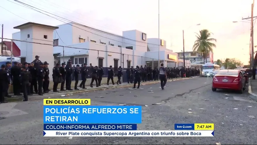 Policía se retira de Colón tras hechos violentos