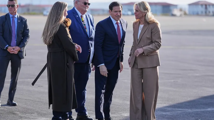 Secretario de Estado de EEUU junto a su par de islandia Thorgerður Katrín Gunnarsdottir