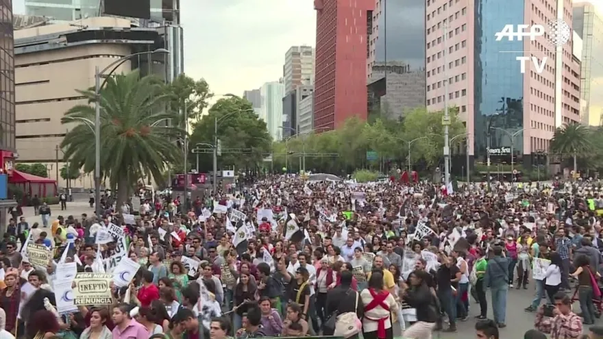 Miles protestan en México demandando la salida del presidente