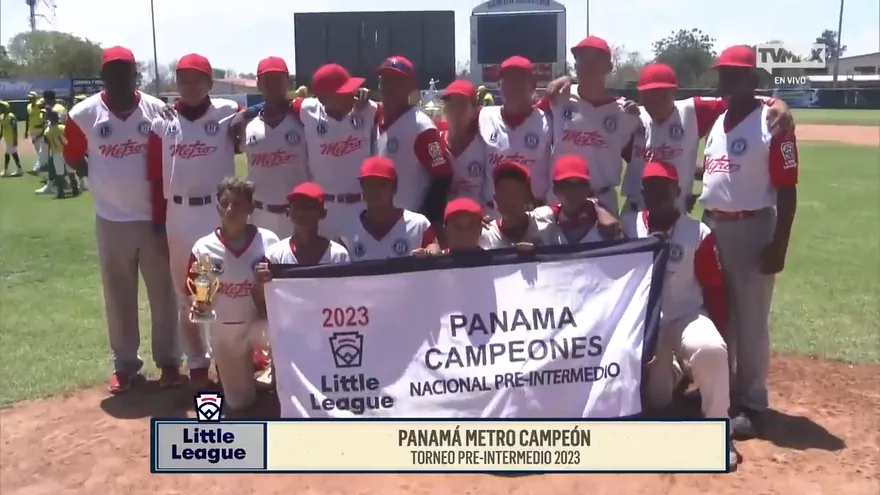 Panamá Metro recibe el banderín de campeón nacional preintermedio