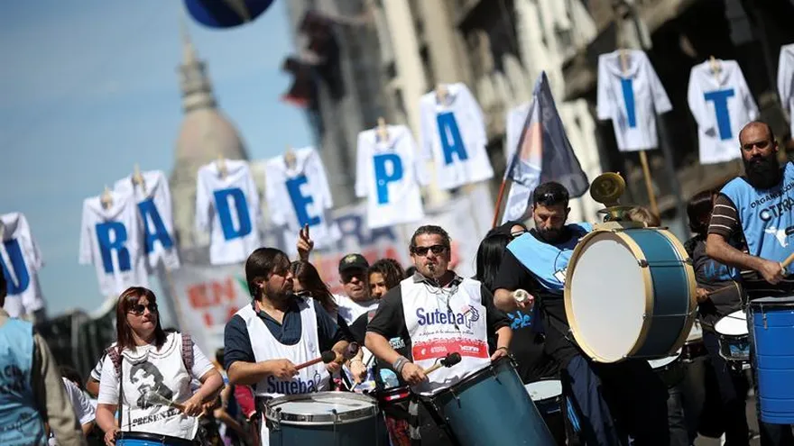 Aunque no se hará huelga, la protesta afectará a sectores como el transporte, a los puertos o la industria, por la adhesión anunciada de sus principales gremios.