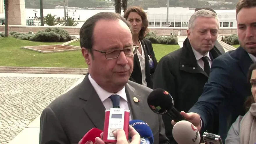 Hollande llama a la UE a responder con “firmeza” a Trump.