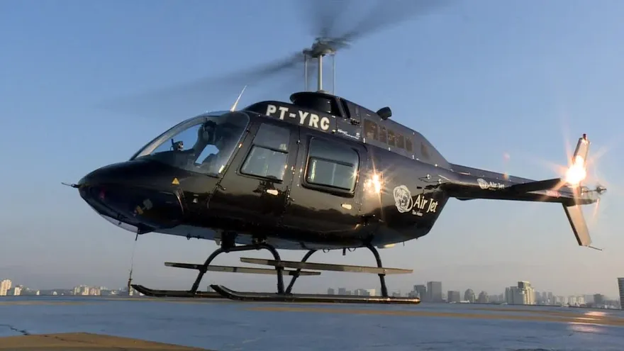 ¿Voy en helicóptero o en taxi?