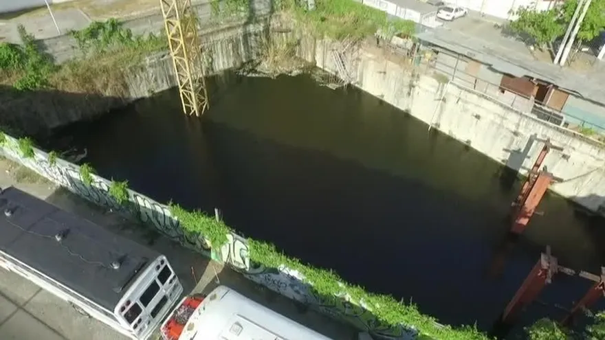 Sancionarán empresa por agua estancada en construcción