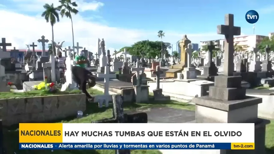 Familias acuden a recordar a sus seres queridos en el Cementerio Amador