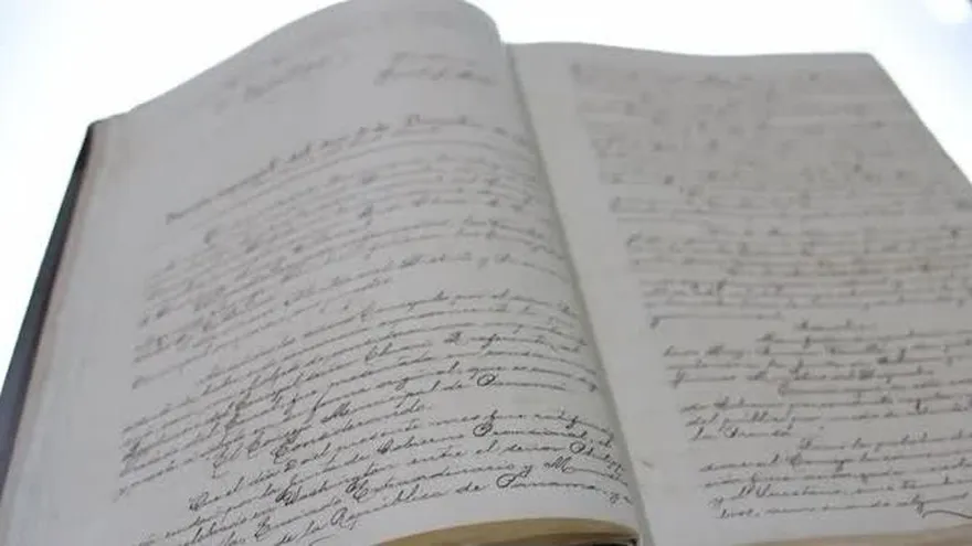 Historic 1903 Minute Book Documenting Panama's Separation from Colombia Restored