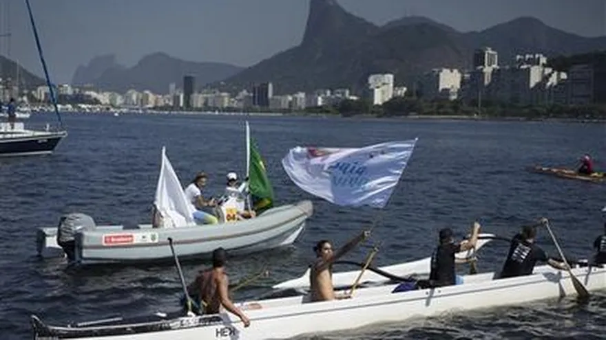 Los manifestantes expresaron su sentir en el mar
