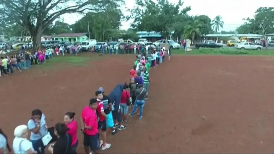 Filas en La Chorrera para comprar los jamones del IMA
