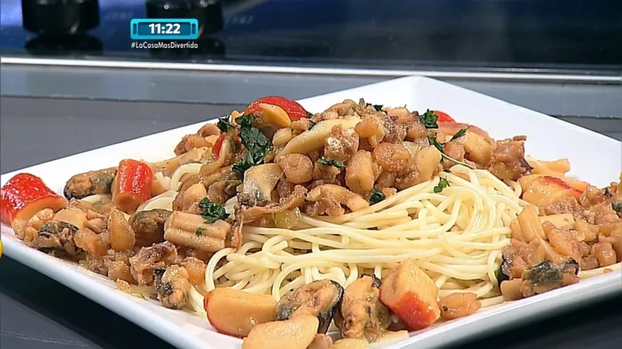 Espagueti en salsa de mariscos Invitado Rolo de Comando