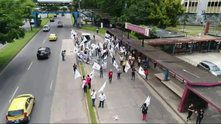 Administrativos de la Universidad de Panamá exigen el pago de bonos