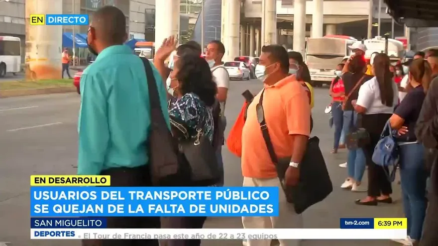 Usuarios en San Miguelito se quejan por falta de metrobuses
