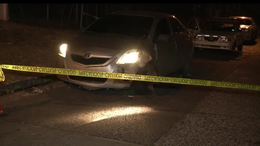 Detienen a un hombre a bordo de un auto robado