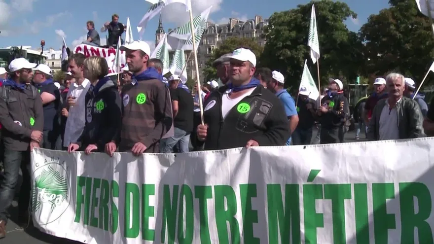 Mil tractores bloquean París