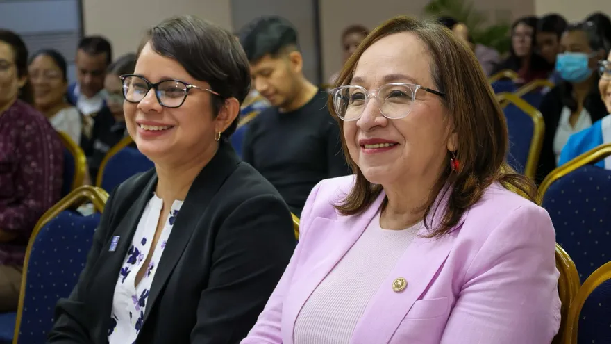 Las participantes coincidieron en que aún persisten fuertes sesgos de género que limitan el acceso y liderazgo femenino en la investigación científica