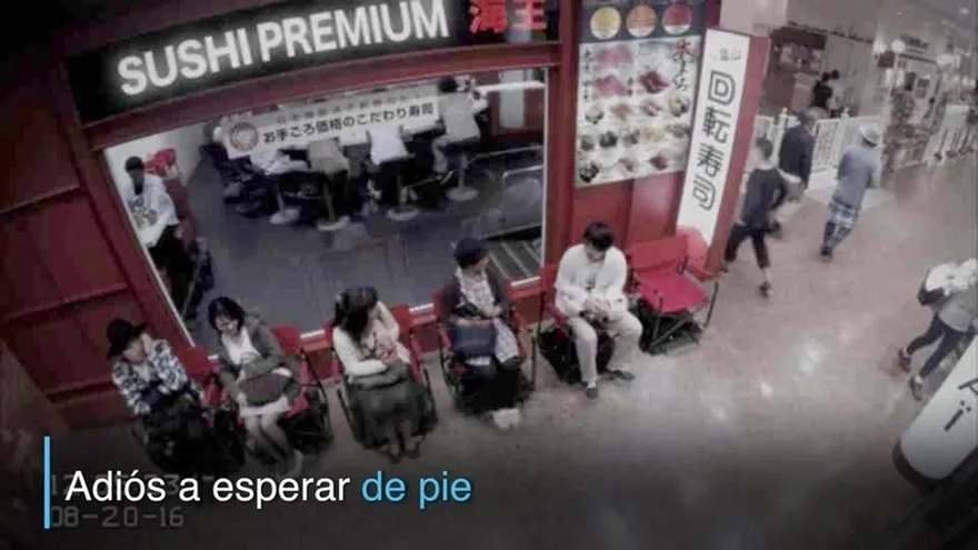 ¿Cansado de esperar de pie? Presentan sillas autónomas
