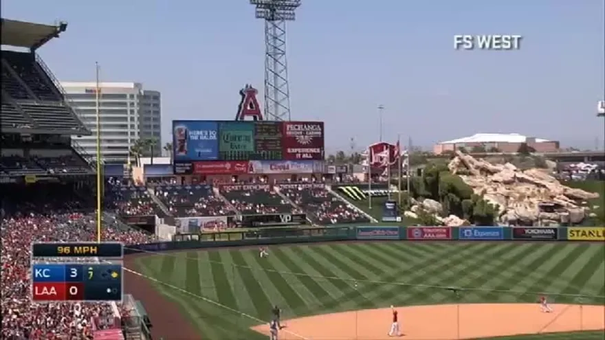 Arriesgada atrapada de Collin Cowgill de Los Angelinos