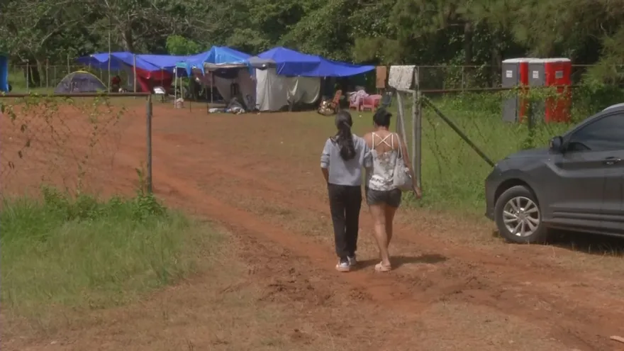 Unas 30 familias se refugian en el cuadro de fútbol de Las Minas, en Herrera.