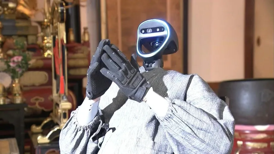 Japón presenta un monje robot que da consejos espirituales con IA