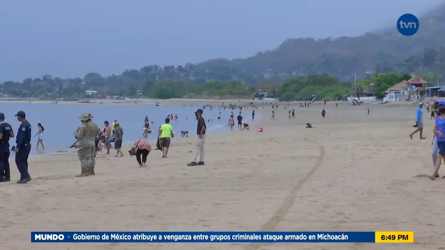 Personas visitan playas y ríos en martes de carnaval