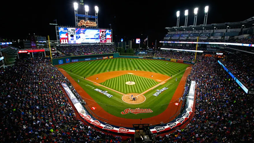 Vista panorámica del terreno de juego del Progressive Field en Cleveland