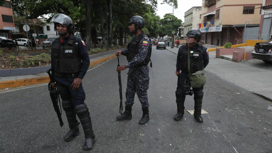 Fuerzas militares patrullan áreas en Caracas, Venezuela