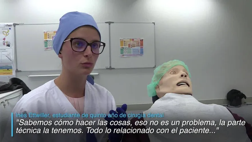 Un maniquí hiperrealista ayuda a formar dentistas en Francia