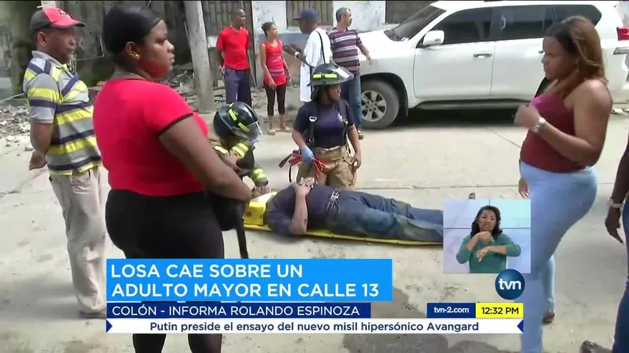 Losa cae sobre adulto mayor en Colón