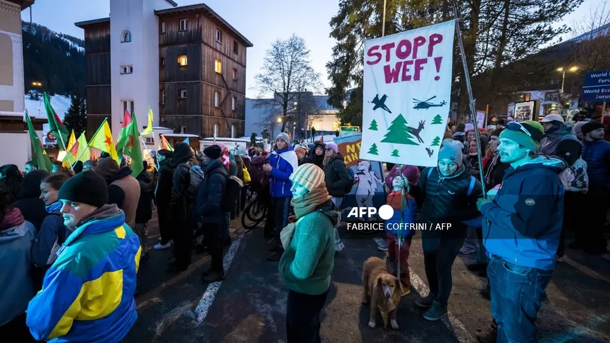 Manifestación en el Foro Económico Mundial de Davos