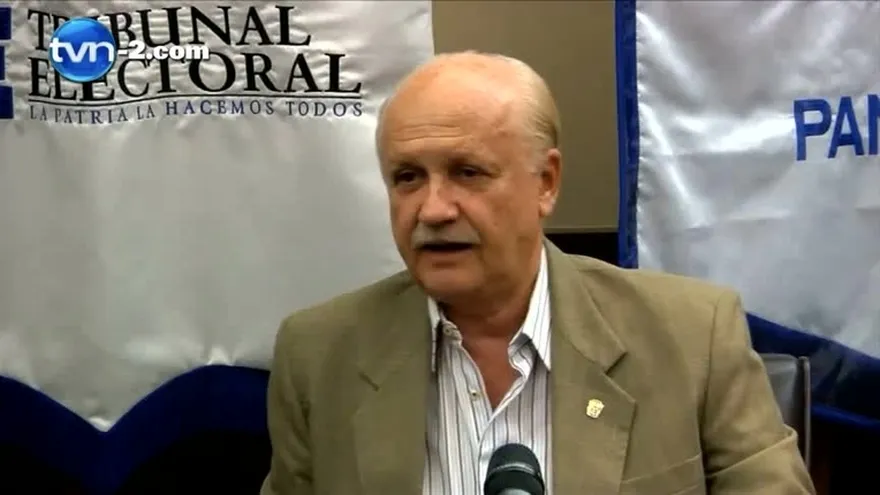 Pinilla evade cuestionamientos sobre caso de nepotismo