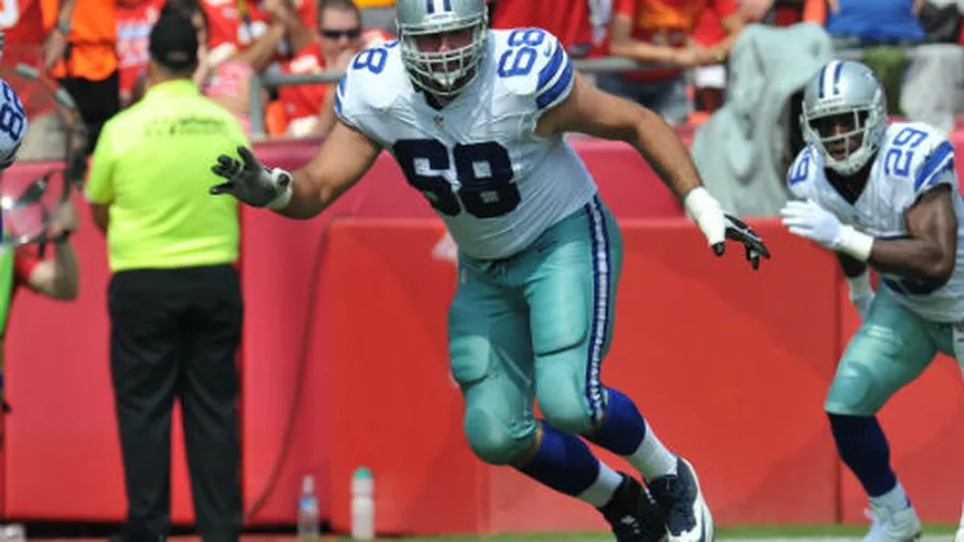 Doug Free de Cowboys sufre fractura en el pie derecho