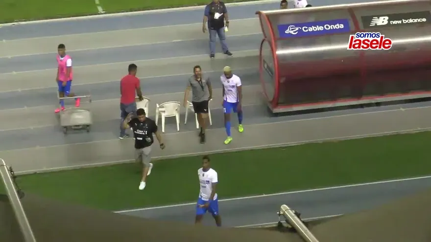 La barra placina molesta con Mike Stump DT del Plaza Amador