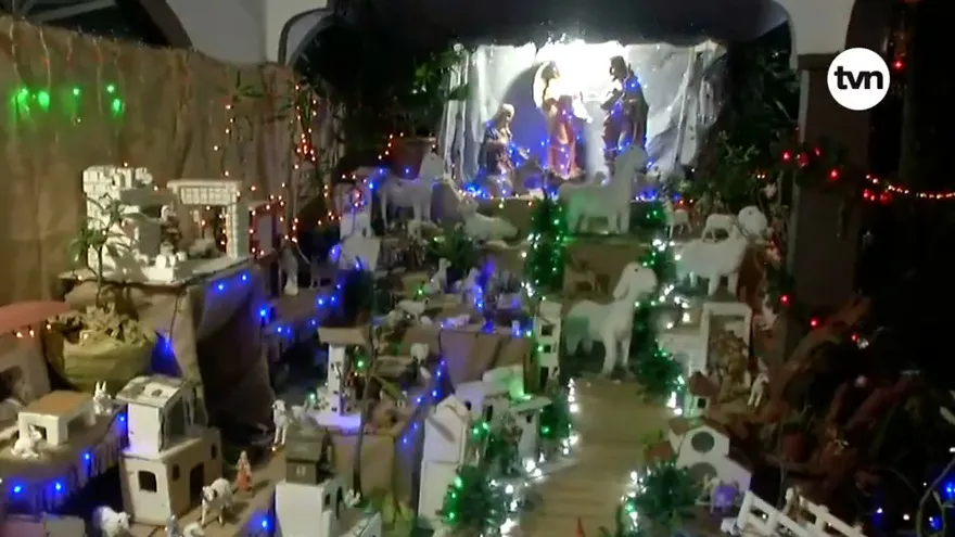 Un nacimiento con más de 5,000 piezas en Las Barreras de Santiago