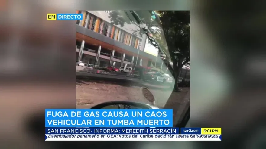 Tráfico pesado en la Tumba Muerto por fuga de gas en camión