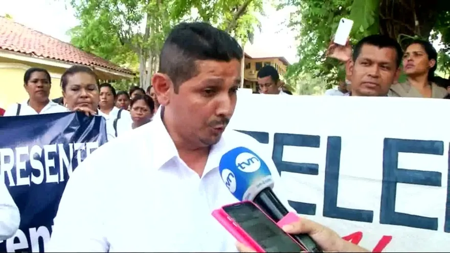 Docentes protestan en el Meduca