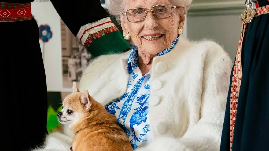 Wilma sobre el regazo de la princesa Astrid de Noruega