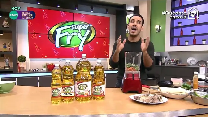 Alexis nos prepara unas deliciosas enchiladas con chicharrón