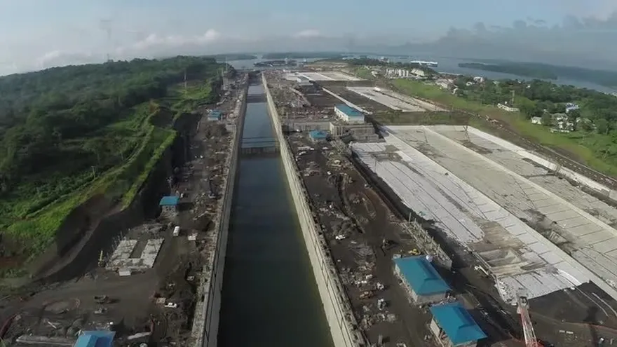 Buques que transportan gas natural licuado transitarán el Canal Ampliado