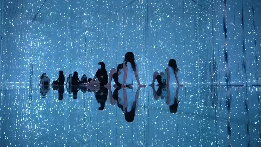 Colectivo de arte envolvente reabre en Tokio