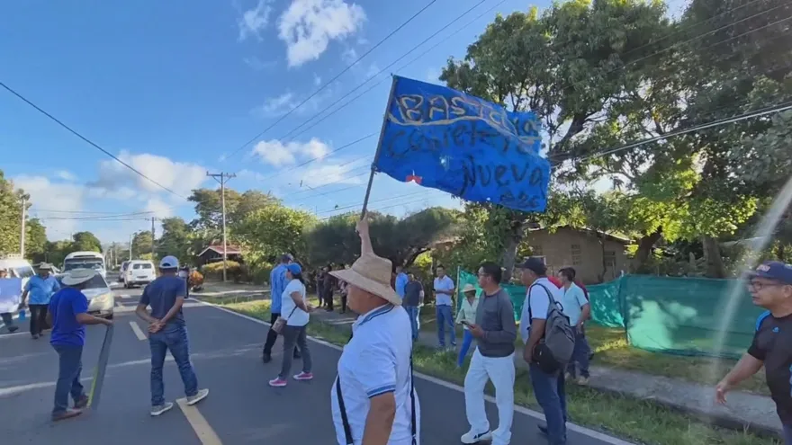 Residentes de varios corregimientos de Penonomé exigen nuevas carreteras