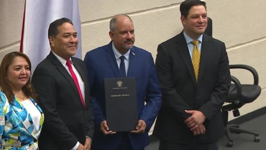 Ratificación por el pleno de la Asamblea de Isidro Carbobell, como nuevo director de la Lotería.